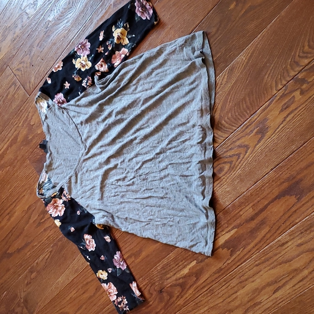 Torrid size 00 T shirt